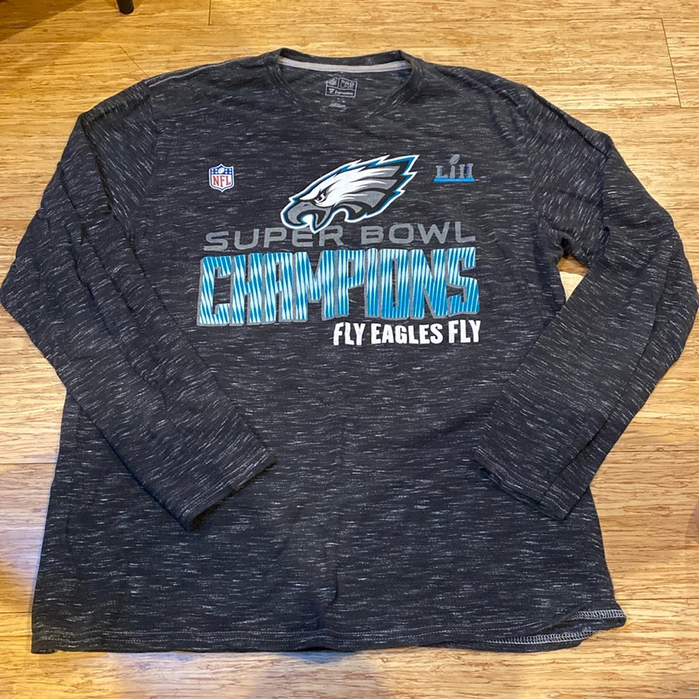 Men’s Large Fanatics Eagles Super Bowl Champions Long Sleeve Shirt.
